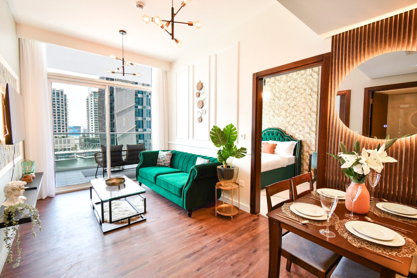 Canal Viewing Dubai Mall walking 2BR Chic Apartment